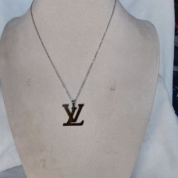 Sensational Stainless Steel Silver 12 inch Necklace - Picture 1 of 2